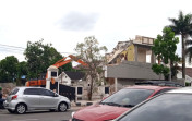 Ekskavator Kewalahan Runtuhkan Masjid di Vaksin Center RS Bhayangkara Polda Riau
