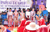 Bupati dan 2.500 Warga Bengkalis Ikuti Pawai Ta'aruf MTQ Riau di Dumai